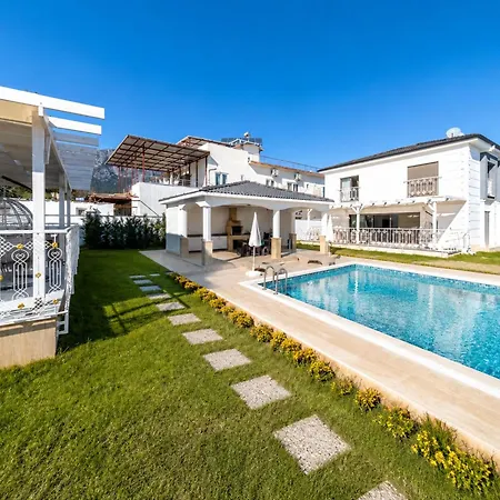 Luxury In A Peaceful Neighborhood With Pool Vila Antalya