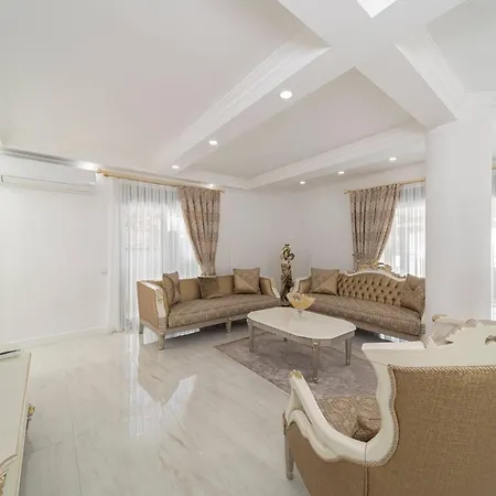 Luxury In A Peaceful Neighborhood With Pool Villa Antalya