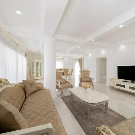 Villa Luxury In A Peaceful Neighborhood With Pool *
