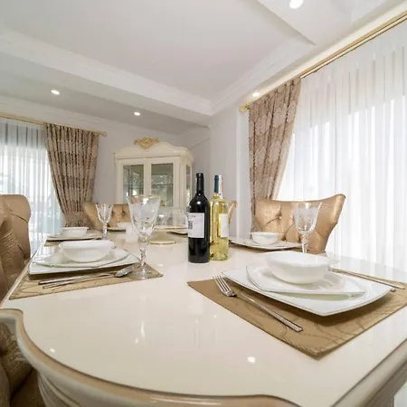 Vila Luxury In A Peaceful Neighborhood With Pool