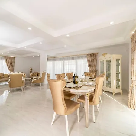 Luxury In A Peaceful Neighborhood With Pool Antalya