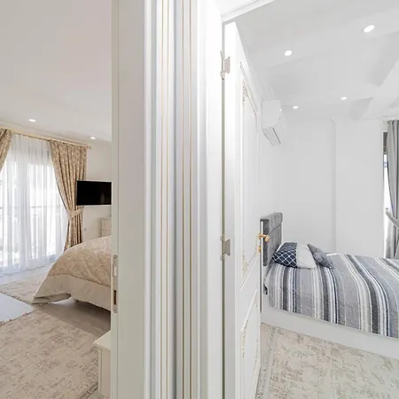 Vila Luxury In A Peaceful Neighborhood With Pool