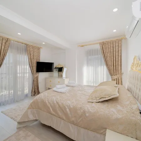 Luxury In A Peaceful Neighborhood With Pool Antalya