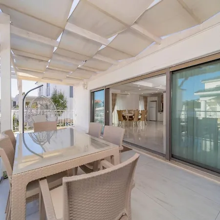 Luxury In A Peaceful Neighborhood With Pool Vila *