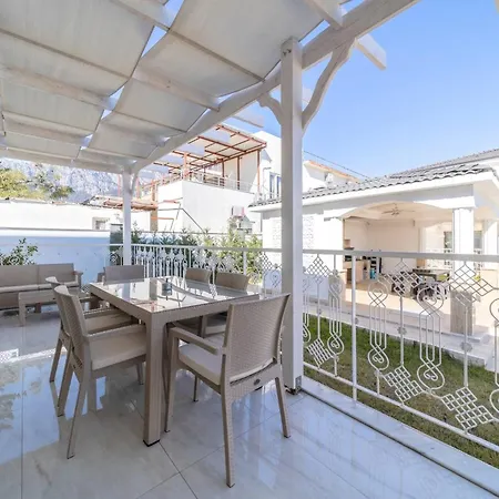 Luxury In A Peaceful Neighborhood With Pool Vila