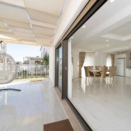 Luxury In A Peaceful Neighborhood With Pool Antalya