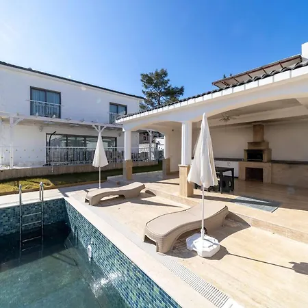 Luxury In A Peaceful Neighborhood With Pool
