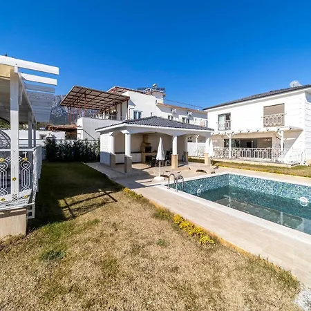 Luxury In A Peaceful Neighborhood With Pool فيلة