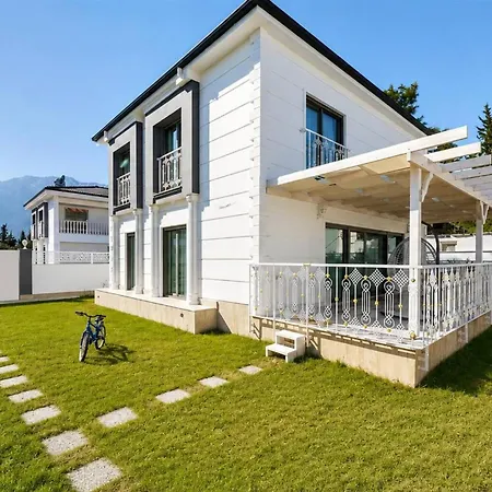 Vila Luxury In A Peaceful Neighborhood With Pool *